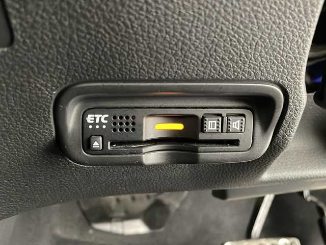 ホンダ ヴェゼル ハイブリッド RS ホンダセンシング 大阪府 2018(平30)年 2.3万km プラチナホワイトパール 純正8インチインターナビ/【フルセグTV/Bluetooth/FM/AM/CD/DVD】/ホンダセンシング/衝突軽減ブレーキ/誤発進抑制装置/車線維持支援システム/アダクティブクルーズコントロール/バックカメラ/ビルトインETC/ハーフレザーシート/D/N席シートヒーター/純正18インチアルミホイール/スマートキー/スペアキー1本/取扱説明書