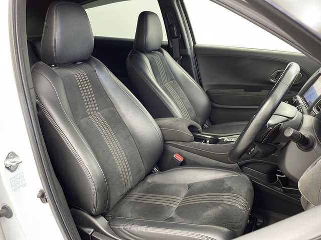 ホンダ ヴェゼル ハイブリッド RS ホンダセンシング 大阪府 2018(平30)年 2.3万km プラチナホワイトパール 純正8インチインターナビ/【フルセグTV/Bluetooth/FM/AM/CD/DVD】/ホンダセンシング/衝突軽減ブレーキ/誤発進抑制装置/車線維持支援システム/アダクティブクルーズコントロール/バックカメラ/ビルトインETC/ハーフレザーシート/D/N席シートヒーター/純正18インチアルミホイール/スマートキー/スペアキー1本/取扱説明書