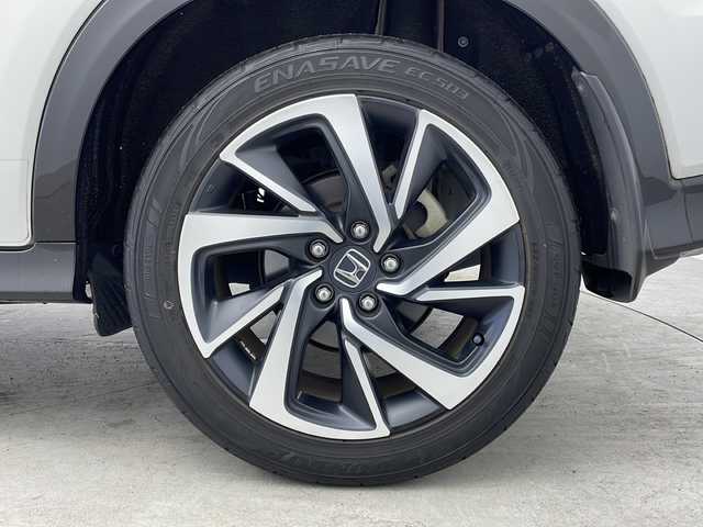 ホンダ ヴェゼル ハイブリッド RS ホンダセンシング 大阪府 2018(平30)年 2.3万km プラチナホワイトパール 純正8インチインターナビ/【フルセグTV/Bluetooth/FM/AM/CD/DVD】/ホンダセンシング/衝突軽減ブレーキ/誤発進抑制装置/車線維持支援システム/アダクティブクルーズコントロール/バックカメラ/ビルトインETC/ハーフレザーシート/D/N席シートヒーター/純正18インチアルミホイール/スマートキー/スペアキー1本/取扱説明書