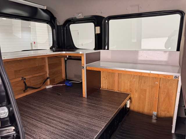 スズキ エブリイ PC 兵庫県 2020(令2)年 3.2万km ブルーイッシュブラックパール3 純正オーディオ/キッチンカ―仕様/シンク2個/外部電源/ルーフキャリア/両側スライドドア/社外LEDヘッドライト/ETC/ヘッドライトレベライザー/純正ゴムマット/リモコンキー