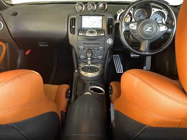 日産 フェアレディ Ｚ バージョンT 静岡県 2010(平22)年 4.1万km ブリリアントホワイトパール 純正メモリナビ/・CD/・DVD/・フルセグＴＶ/・AM/・FM/主要装備/・バックカメラ/・BOSEプレミアムサウンド/・FUJIRSUBIマフラー/・ハーフレザーシート/・シートヒーターD/N席/・パワーシートD/N席/・パドルシフト/・ステリモ/・キセノンヘッドライト/・オートライト/・スマートキー/・プッシュスタート/・純正フロアマット/・純正アルミホイール