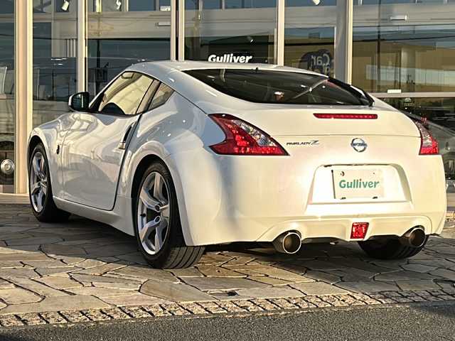 日産 フェアレディ Ｚ バージョンT 静岡県 2010(平22)年 4.1万km ブリリアントホワイトパール 純正メモリナビ/・CD/・DVD/・フルセグＴＶ/・AM/・FM/主要装備/・バックカメラ/・BOSEプレミアムサウンド/・FUJIRSUBIマフラー/・ハーフレザーシート/・シートヒーターD/N席/・パワーシートD/N席/・パドルシフト/・ステリモ/・キセノンヘッドライト/・オートライト/・スマートキー/・プッシュスタート/・純正フロアマット/・純正アルミホイール