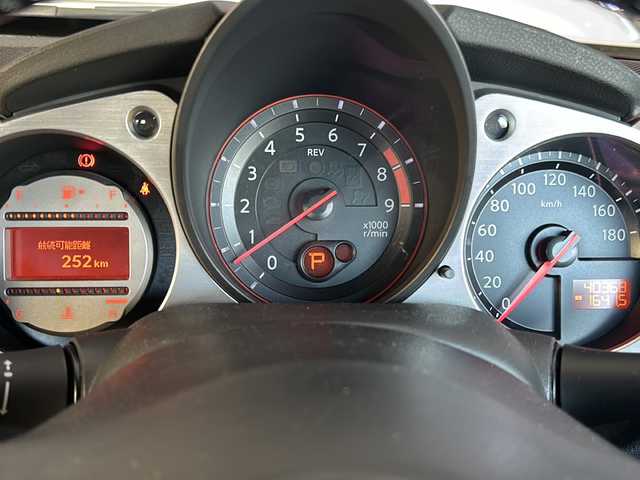 日産 フェアレディ Ｚ バージョンT 静岡県 2010(平22)年 4.1万km ブリリアントホワイトパール 純正メモリナビ/・CD/・DVD/・フルセグＴＶ/・AM/・FM/主要装備/・バックカメラ/・BOSEプレミアムサウンド/・FUJIRSUBIマフラー/・ハーフレザーシート/・シートヒーターD/N席/・パワーシートD/N席/・パドルシフト/・ステリモ/・キセノンヘッドライト/・オートライト/・スマートキー/・プッシュスタート/・純正フロアマット/・純正アルミホイール