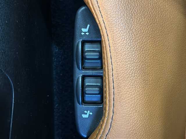 日産 フェアレディ Ｚ バージョンT 静岡県 2010(平22)年 4.1万km ブリリアントホワイトパール 純正メモリナビ/・CD/・DVD/・フルセグＴＶ/・AM/・FM/主要装備/・バックカメラ/・BOSEプレミアムサウンド/・FUJIRSUBIマフラー/・ハーフレザーシート/・シートヒーターD/N席/・パワーシートD/N席/・パドルシフト/・ステリモ/・キセノンヘッドライト/・オートライト/・スマートキー/・プッシュスタート/・純正フロアマット/・純正アルミホイール