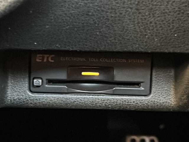 日産 フェアレディ Ｚ バージョンT 静岡県 2010(平22)年 4.1万km ブリリアントホワイトパール 純正メモリナビ/・CD/・DVD/・フルセグＴＶ/・AM/・FM/主要装備/・バックカメラ/・BOSEプレミアムサウンド/・FUJIRSUBIマフラー/・ハーフレザーシート/・シートヒーターD/N席/・パワーシートD/N席/・パドルシフト/・ステリモ/・キセノンヘッドライト/・オートライト/・スマートキー/・プッシュスタート/・純正フロアマット/・純正アルミホイール