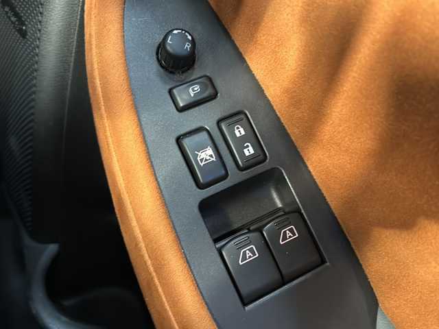 日産 フェアレディ Ｚ バージョンT 静岡県 2010(平22)年 4.1万km ブリリアントホワイトパール 純正メモリナビ/・CD/・DVD/・フルセグＴＶ/・AM/・FM/主要装備/・バックカメラ/・BOSEプレミアムサウンド/・FUJIRSUBIマフラー/・ハーフレザーシート/・シートヒーターD/N席/・パワーシートD/N席/・パドルシフト/・ステリモ/・キセノンヘッドライト/・オートライト/・スマートキー/・プッシュスタート/・純正フロアマット/・純正アルミホイール