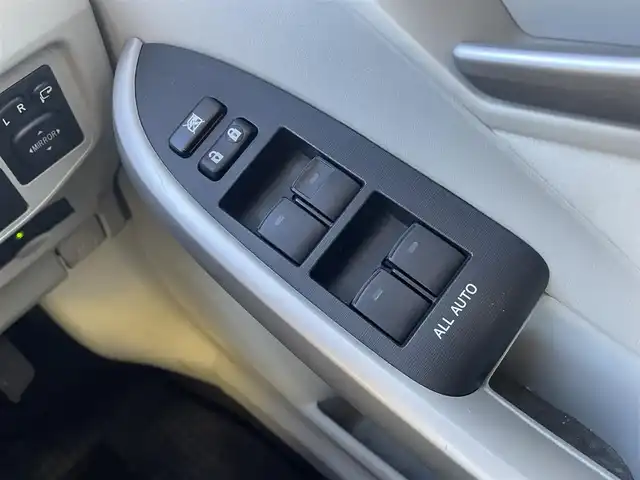 トヨタ プリウス G 長崎県 2012(平24)年 9.3万km ホワイトパールクリスタルシャイン (株)IDOMが運営する【じしゃロン長崎店】の自社ローン対象車両になります。こちらは現金ご利用時の価格です。自社ローンご希望の方は別途その旨お申付け下さい。/・社外ナビ/・フルセグテレビ/・バックカメラ/・クルーズコントロール/・パワーシート/・17インチアルミホイル/・ハーフレザーシート/・ETC/・ドアバイザー