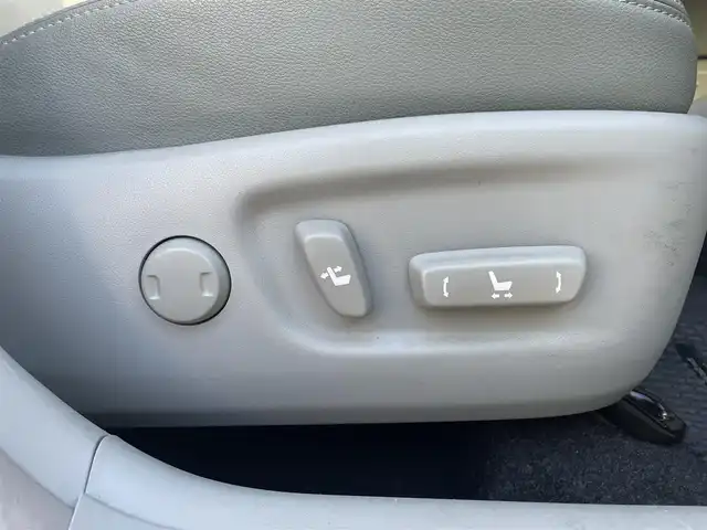 トヨタ プリウス G 長崎県 2012(平24)年 9.3万km ホワイトパールクリスタルシャイン (株)IDOMが運営する【じしゃロン長崎店】の自社ローン対象車両になります。こちらは現金ご利用時の価格です。自社ローンご希望の方は別途その旨お申付け下さい。/・社外ナビ/・フルセグテレビ/・バックカメラ/・クルーズコントロール/・パワーシート/・17インチアルミホイル/・ハーフレザーシート/・ETC/・ドアバイザー