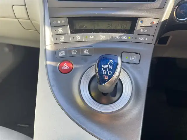 トヨタ プリウス G 長崎県 2012(平24)年 9.3万km ホワイトパールクリスタルシャイン (株)IDOMが運営する【じしゃロン長崎店】の自社ローン対象車両になります。こちらは現金ご利用時の価格です。自社ローンご希望の方は別途その旨お申付け下さい。/・社外ナビ/・フルセグテレビ/・バックカメラ/・クルーズコントロール/・パワーシート/・17インチアルミホイル/・ハーフレザーシート/・ETC/・ドアバイザー