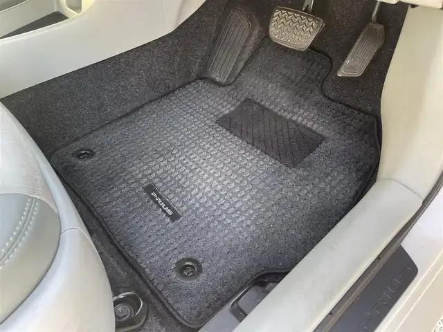 トヨタ プリウス G 長崎県 2012(平24)年 9.3万km ホワイトパールクリスタルシャイン (株)IDOMが運営する【じしゃロン長崎店】の自社ローン対象車両になります。こちらは現金ご利用時の価格です。自社ローンご希望の方は別途その旨お申付け下さい。/・社外ナビ/・フルセグテレビ/・バックカメラ/・クルーズコントロール/・パワーシート/・17インチアルミホイル/・ハーフレザーシート/・ETC/・ドアバイザー