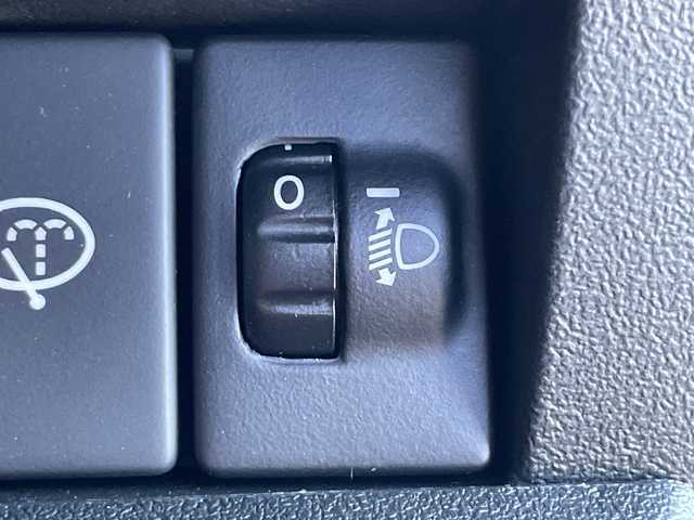 スズキ ジムニー ノマド FC 茨城県 2025(令7)年 0.1千km ベージュ 社外SDナビ/４WD/クリアランスソナー/アイドリングストップ/アダプティブクルーズコントロール/シートヒーター/ダウンヒルアシストコントロール/横滑り防止装置/レーンキープアシスト/オートライト/オートマチックハイビーム/衝突軽減システム/LEDヘッドライト/純正フロアマット/純正15インチアルミホイール/スマートキー