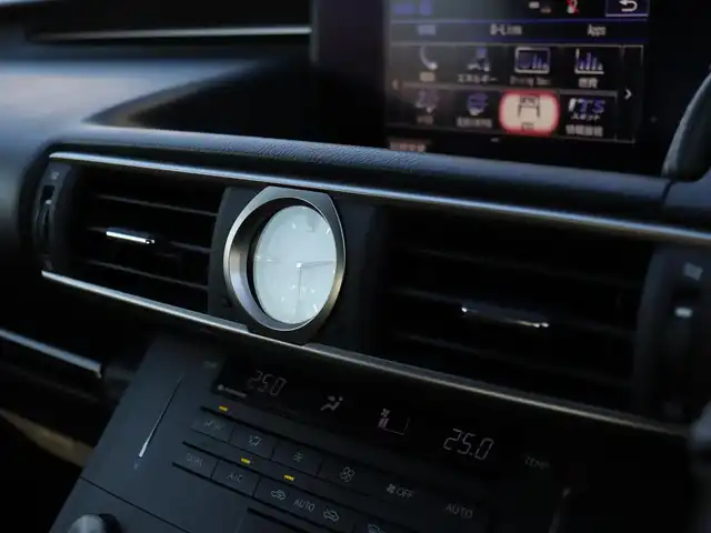 レクサス ＲＣ 300h Fスポーツ 宮城県 2014(平26)年 7.3万km ホワイトノーヴァガラスフレーク 純正ナビ【ＢＴ／ＣＤ／ＤＶＤ／フルセグＴＶ】/３眼ＬＥＤヘッドライト　/ＴＲＤエアロ　/ステアリングヒーター　/レザーシート　/プリクラッシュセーフティー　/レーダークルーズコントロール　/ブラインドスポットモニター/TRD19インチ鍛造AW/TRDマフラー/クリアランスソナー/パドルシフト/前席パワーシート/運転席メモリー付き/前席シートヒーター/前席エアシート/トランクスポイラー/バックカメラ　/純正フロアマット/禁煙車