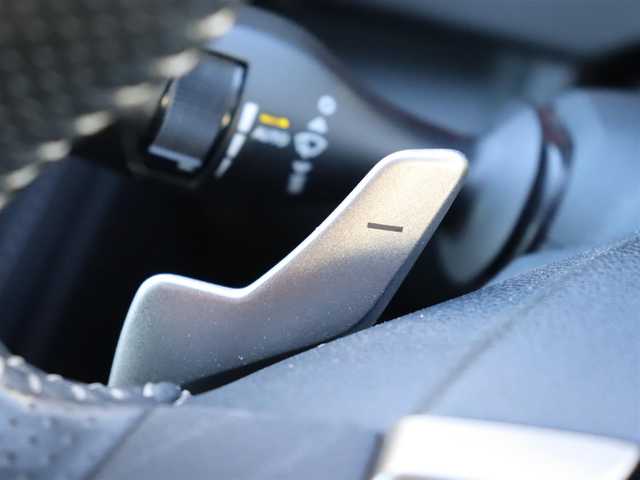 レクサス ＲＣ 300h Fスポーツ 宮城県 2014(平26)年 7.3万km ホワイトノーヴァガラスフレーク 純正ナビ【ＢＴ／ＣＤ／ＤＶＤ／フルセグＴＶ】/３眼ＬＥＤヘッドライト　/ＴＲＤエアロ　/ステアリングヒーター　/レザーシート　/プリクラッシュセーフティー　/レーダークルーズコントロール　/ブラインドスポットモニター/TRD19インチ鍛造AW/TRDマフラー/クリアランスソナー/パドルシフト/前席パワーシート/運転席メモリー付き/前席シートヒーター/前席エアシート/トランクスポイラー/バックカメラ　/純正フロアマット/禁煙車