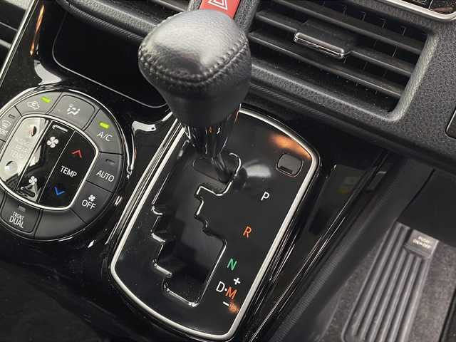 トヨタ ヴォクシー ZS 煌Ⅱ 宮城県 2017(平29)年 5.3万km ホワイトパールクリスタルシャイン 純正12型フリップダウンモニター/Toyota Safety Sense 		/・プリクラッシュセーフティ		/・レーンディパーチャーアラート		/・オートマチックハイビーム		/・先行車発進告知	/純正１０型ナビ/・SD.DVD.CD.BT/フルセグTV/バックカメラ/両側パワースライドドア/ステアリングスイッチ/革巻ステアリング/ビルトインETC2.0/ドライブレコーダー（F）/LEDヘッドライト/LEDフォグランプ/プッシュスタート/スマートキー×２/社外フロアマット/社外15inAW/ワイパーデアイサー/ロールサンシェード/横滑り防止装置/アイドリングストップ/ドアバイザー