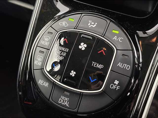 トヨタ ヴォクシー ZS 煌Ⅱ 宮城県 2017(平29)年 5.3万km ホワイトパールクリスタルシャイン 純正12型フリップダウンモニター/Toyota Safety Sense 		/・プリクラッシュセーフティ		/・レーンディパーチャーアラート		/・オートマチックハイビーム		/・先行車発進告知	/純正１０型ナビ/・SD.DVD.CD.BT/フルセグTV/バックカメラ/両側パワースライドドア/ステアリングスイッチ/革巻ステアリング/ビルトインETC2.0/ドライブレコーダー（F）/LEDヘッドライト/LEDフォグランプ/プッシュスタート/スマートキー×２/社外フロアマット/社外15inAW/ワイパーデアイサー/ロールサンシェード/横滑り防止装置/アイドリングストップ/ドアバイザー