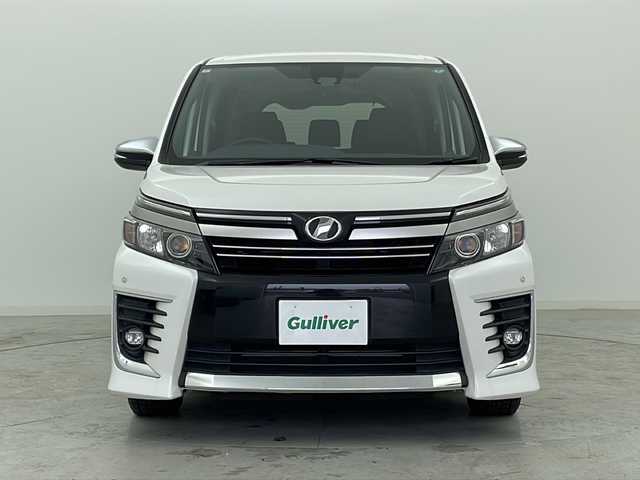 トヨタ ヴォクシー ZS 煌Ⅱ 宮城県 2017(平29)年 5.3万km ホワイトパールクリスタルシャイン 純正12型フリップダウンモニター/Toyota Safety Sense 		/・プリクラッシュセーフティ		/・レーンディパーチャーアラート		/・オートマチックハイビーム		/・先行車発進告知	/純正１０型ナビ/・SD.DVD.CD.BT/フルセグTV/バックカメラ/両側パワースライドドア/ステアリングスイッチ/革巻ステアリング/ビルトインETC2.0/ドライブレコーダー（F）/LEDヘッドライト/LEDフォグランプ/プッシュスタート/スマートキー×２/社外フロアマット/社外15inAW/ワイパーデアイサー/ロールサンシェード/横滑り防止装置/アイドリングストップ/ドアバイザー