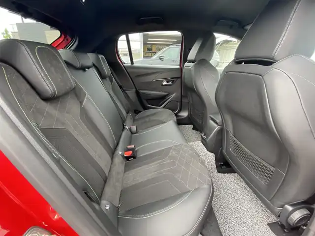 プジョー ２０８ GT 福岡県 2022(令4)年 1.8万km 赤Ⅱ ・アダプティブクルーズコントロール/・USB/Bluetooth/AppleCarPlay/・バック/サイドカメラ/・ハーフレザーシート/シートヒーター/・ETC/・純正16AW/・プッシュスタート/・パーキングアシスト/・アイドリングストップ/・スマートキー/・レーンキープアシスト/・オートライト/・LEDライト/・デジタルインナーミラー/・ディスプレイオーディオ