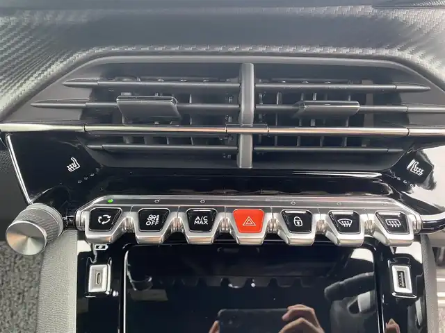 プジョー ２０８ GT 福岡県 2022(令4)年 1.8万km 赤Ⅱ ・アダプティブクルーズコントロール/・USB/Bluetooth/AppleCarPlay/・バック/サイドカメラ/・ハーフレザーシート/シートヒーター/・ETC/・純正16AW/・プッシュスタート/・パーキングアシスト/・アイドリングストップ/・スマートキー/・レーンキープアシスト/・オートライト/・LEDライト/・デジタルインナーミラー/・ディスプレイオーディオ
