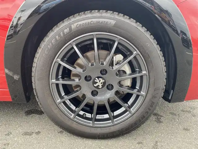プジョー ２０８ GT 福岡県 2022(令4)年 1.8万km 赤Ⅱ ・アダプティブクルーズコントロール/・USB/Bluetooth/AppleCarPlay/・バック/サイドカメラ/・ハーフレザーシート/シートヒーター/・ETC/・純正16AW/・プッシュスタート/・パーキングアシスト/・アイドリングストップ/・スマートキー/・レーンキープアシスト/・オートライト/・LEDライト/・デジタルインナーミラー/・ディスプレイオーディオ