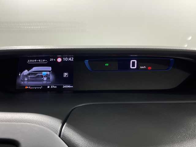 日産 セレナ e－パワー ハイウェイスター 神奈川県 2018(平30)年 2.5万km ブリリアントホワイトパール プロパイロット/・インテリジェント エマージェンシーブレーキ/・レーダークルーズコントロール/・踏み間違い衝突防止アシスト（前進時・後退時）/・インテリジェントFCW（前方衝突予測警報）/・インテリジェントLI（車線逸脱防止支援システム）+ LDW（車線逸脱警報）/・インテリジェントDA（ふらつき警報）/・標識検知機能/・ハイビームアシスト/社外フリップダウンモニター/純正9インチナビ/・BT/フルセグTV/CD/DVD/Bd/USB/AUX/アラウンドビューモニター/ETC/ドライブレコーダー/インテリジェントルームミラー/電動サイドブレーキ/オートブレーキホールド/両側電動スライドドア/スマートキー/プッシュスタートボタン/シートヒーター(D/N)/革巻きステアリング/・ステアリングヒーター/・ステアリングスイッチ/・Autoライト/パーキングアシスト/シートリフター/電動格納ミラー/ウィンカーミラー/LEDヘッドライト/フォグランプ/2列目USBポート/純正フロアマット/純正アルミヒール/コーナーポール/サイド/カーテンエアバッグ