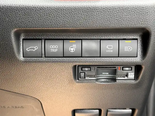 トヨタ ＲＡＶ４ G 宮城県 2025(令7)年 0.1万km未満 アティチュードブラックマイカ パノラマムーンルーフ/デジタルインナーミラー/スペアタイヤ/＝＝＝/TRDエアロ（F/S/R）/セーフティセンス/・プリクラッシュセーフティ/・レーントレーシングアシスト/・レーダークルーズコントロール/・オートマチックハイビーム/・ロードサインアシスト/・カーブ速度抑制機能/・ドライバー異常時対応システム/・横断歩行者検知機能/・低速時加速抑制機能/・緊急時操舵支援/先行車発進告知機能/パーキングサポートブレーキ（前後静止物/後方接近車両）/ブラインドスポットモニター/10.5インチディスプレイオーディオ/・ナビ機能/・フルセグTV/・Bluetooth/・AppleCarPlay/AndroidAuto/パノラミックビューモニター/ビルトインETC2.0/パワーバックドア/合皮シート/メモリー機能付パワーシート/シートヒーター/ベンチレーション/ステアリングヒーター/電動パーキングブレーキ/ブレーキホールド/LEDヘッドランプ/フォグランプ/ルーフレール/純正18インチAW/W/サイド/カーテンエアバッグ