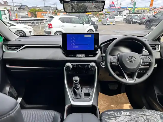 トヨタ ＲＡＶ４ G 宮城県 2025(令7)年 0.1万km未満 アティチュードブラックマイカ パノラマムーンルーフ/デジタルインナーミラー/スペアタイヤ/＝＝＝/TRDエアロ（F/S/R）/セーフティセンス/・プリクラッシュセーフティ/・レーントレーシングアシスト/・レーダークルーズコントロール/・オートマチックハイビーム/・ロードサインアシスト/・カーブ速度抑制機能/・ドライバー異常時対応システム/・横断歩行者検知機能/・低速時加速抑制機能/・緊急時操舵支援/先行車発進告知機能/パーキングサポートブレーキ（前後静止物/後方接近車両）/ブラインドスポットモニター/10.5インチディスプレイオーディオ/・ナビ機能/・フルセグTV/・Bluetooth/・AppleCarPlay/AndroidAuto/パノラミックビューモニター/ビルトインETC2.0/パワーバックドア/合皮シート/メモリー機能付パワーシート/シートヒーター/ベンチレーション/ステアリングヒーター/電動パーキングブレーキ/ブレーキホールド/LEDヘッドランプ/フォグランプ/ルーフレール/純正18インチAW/W/サイド/カーテンエアバッグ