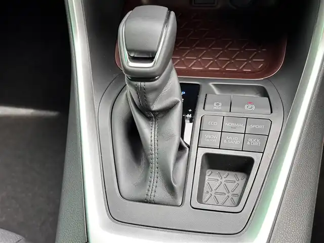 トヨタ ＲＡＶ４ G 宮城県 2025(令7)年 0.1万km未満 アティチュードブラックマイカ パノラマムーンルーフ/デジタルインナーミラー/スペアタイヤ/＝＝＝/TRDエアロ（F/S/R）/セーフティセンス/・プリクラッシュセーフティ/・レーントレーシングアシスト/・レーダークルーズコントロール/・オートマチックハイビーム/・ロードサインアシスト/・カーブ速度抑制機能/・ドライバー異常時対応システム/・横断歩行者検知機能/・低速時加速抑制機能/・緊急時操舵支援/先行車発進告知機能/パーキングサポートブレーキ（前後静止物/後方接近車両）/ブラインドスポットモニター/10.5インチディスプレイオーディオ/・ナビ機能/・フルセグTV/・Bluetooth/・AppleCarPlay/AndroidAuto/パノラミックビューモニター/ビルトインETC2.0/パワーバックドア/合皮シート/メモリー機能付パワーシート/シートヒーター/ベンチレーション/ステアリングヒーター/電動パーキングブレーキ/ブレーキホールド/LEDヘッドランプ/フォグランプ/ルーフレール/純正18インチAW/W/サイド/カーテンエアバッグ