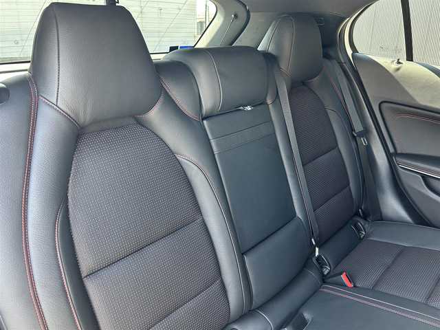 メルセデス・ベンツ ＧＬＡ２５０ 4マチック スポーツ 道東・釧路十勝 2014(平26)年 5.3万km カルサイトホワイト バリューパッケージプラス/　・メモリ付きパワーシート(D席)/　・リバースポジション機能付きドアミラー/レーダーセーフティーパッケージ/　・ブラインドスポットアシスト/　・ディストニックプラス/　・レーンキーピングアシスト/エクスクルーシブパッケージ/　・本革シート/　・メモリ付きパワーシート(N席)/　・フロアマット/　・harman/kardon/純正HDDナビ/TV/CD/DVD/BT/USB/シートヒーター/パワーバックドア/キセノンヘッドライト/オートライト/リアフォグライト/社外ドライブレコーダー(前後)/純正18インチAW/ダウンヒルアシストコントロール