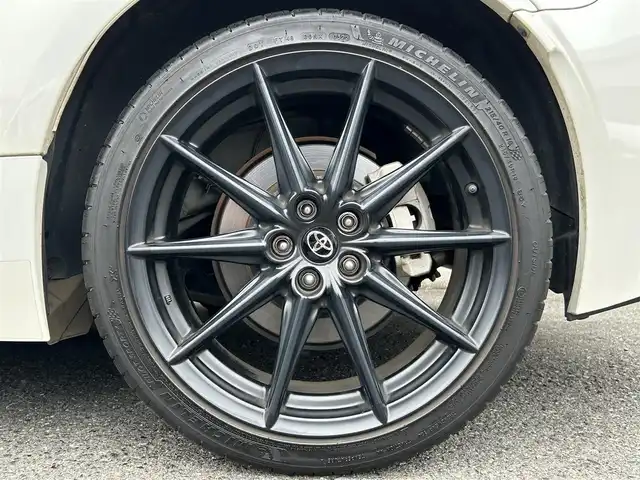 トヨタ ＧＲ８６ RZ 埼玉県 2022(令4)年 2.3万km クリスタルホワイトパール ワンオーナー/6MTモデル/純正ナビTV/CD/DVD/Bluetooth/バックカメラ/専用ハーフレザーシート/専用18インチアルミホイール/専用GRフロアマット/D/N席シートヒーター/LEDヘッドライト/スマートキー/プッシュスタート/FRドライブレコーダー/ETC/新車保証書/取扱説明書