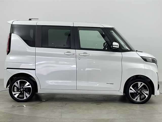 日産 ルークス HWS X プロパイロットED 道央・札幌 2023(令5)年 3.7万km ホワイトパール ・純正ナビ&CD&BT&SD&USB/・スライドオートクロージャー/・ハンズフリーオートスライドドア/・アラウンドビューモニター/・フロント/サイド/バックカメラ/・プロパイロット/・インテリジェントエマージェンシーブレーキ/・車線逸脱防止支援システム/・車線逸脱警報/・前方衝突予測警報/・踏み間違い衝突防止アシスト/・標識検知機能/・先行車発進お知らせ/・ふらつき警報/・前席シートヒーター/・ETC/・純正フロアマット/・電動格納ミラー/・プッシュスタート/・LEDヘッドライト/・オートライト/・オートマチックハイビーム/・スマートキー/・スペアキー