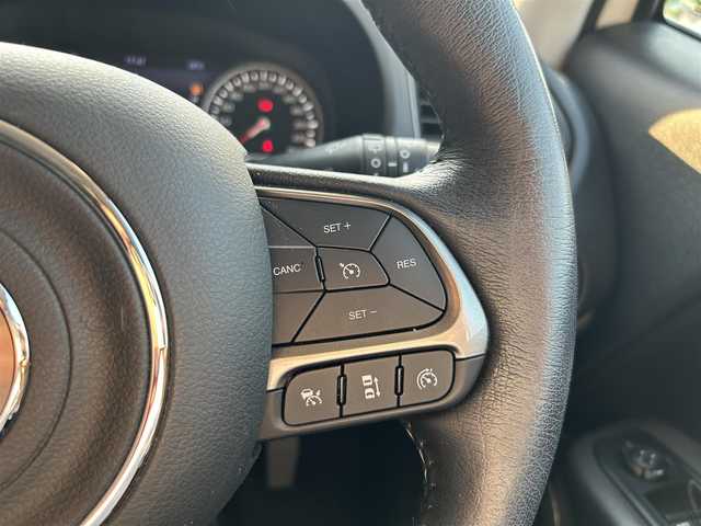 クライスラー・ジープ ジープ レネゲード 滋賀県 2020(令2)年 4.5万km 白 黒レザーシート/ACC/BSM/コーナーセンサー/LEDヘッドライト/オートライト/ルーフレール/ETC2.0/FRドライブレコーダー/フォグランプ/純正AW１７/フルセグテレビ/アイドリングストップ