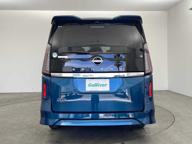 日産 セレナ ハイウェイスター V 兵庫県 2023(令5)年 0.9万km ミディアムブルーメタリック ・ワンオーナー/・プロパイロット（ナビリンク機能付き）/・SOSコール/・インテリジェントエマージェンシーブレーキ/・インテリジェント FCW（前方衝突予測警報）/・衝突回避ステアリングアシスト/・インテリジェント LI（車線逸脱防止支援システム）＋LDW（車線逸脱警報）/・インテリジェント BSI（後側方衝突防止支援システム）＋BSW（後側方車両検知警報）/・RCTA（後退時車両検知警報）/・インテリジェント DA（ふらつき警報）/・踏み間違い衝突防止アシスト/・標識検知機能/・ヒルスタートアシスト/・純正12.3型ナビ＆フルセグ＆BT＆ApplCarplay/・アラウンドビューモニター/・ハンズフリーオートスライドドア〈両側〉（挟み込み防止機構付）/・サードシート用助手席側オートスライドドアスイッチ/・デジタルインナーミラー/・前後ドライブレコーダー/・ETC2.0ユニット/・ワイヤレス充電器/・統合型インターフェースディスプレイ/・アダプティブLEDヘッドライトシステム/・ヘッドランプ オートレベライザー/・スマートキー/・プッシュスタート/・純正16インチアルミホイール