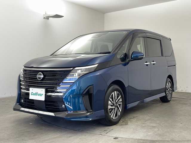 日産 セレナ ハイウェイスター V 兵庫県 2023(令5)年 0.9万km ミディアムブルーメタリック ・ワンオーナー/・プロパイロット（ナビリンク機能付き）/・SOSコール/・インテリジェントエマージェンシーブレーキ/・インテリジェント FCW（前方衝突予測警報）/・衝突回避ステアリングアシスト/・インテリジェント LI（車線逸脱防止支援システム）＋LDW（車線逸脱警報）/・インテリジェント BSI（後側方衝突防止支援システム）＋BSW（後側方車両検知警報）/・RCTA（後退時車両検知警報）/・インテリジェント DA（ふらつき警報）/・踏み間違い衝突防止アシスト/・標識検知機能/・ヒルスタートアシスト/・純正12.3型ナビ＆フルセグ＆BT＆ApplCarplay/・アラウンドビューモニター/・ハンズフリーオートスライドドア〈両側〉（挟み込み防止機構付）/・サードシート用助手席側オートスライドドアスイッチ/・デジタルインナーミラー/・前後ドライブレコーダー/・ETC2.0ユニット/・ワイヤレス充電器/・統合型インターフェースディスプレイ/・アダプティブLEDヘッドライトシステム/・ヘッドランプ オートレベライザー/・スマートキー/・プッシュスタート/・純正16インチアルミホイール