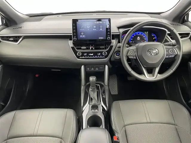 トヨタ カローラ クロス Z 富山県 2023(令5)年 2.4万km アティチュードブラックマイカ ワンオーナー/ルーフレール/9インチディスプレイオーディオ(AM/FM/BT/USB)/フルセグTV/バックカメラ/レーダークルーズコントロール/衝突軽減ブレーキ/レーンキープアシスト/ビルトインETC/電子パーキングブレーキ/オートブレーキホールド/オートマチックハイビーム/オートライト/前後コーナーセンサー/電動リアゲート/LEDヘッドライト/前席シートヒーター/パワーシート/スペアキー1本/プッシュスタート/取扱説明書
