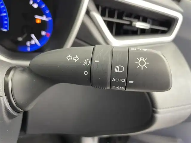 トヨタ カローラ クロス Z 富山県 2023(令5)年 2.4万km アティチュードブラックマイカ ワンオーナー/ルーフレール/9インチディスプレイオーディオ(AM/FM/BT/USB)/フルセグTV/バックカメラ/レーダークルーズコントロール/衝突軽減ブレーキ/レーンキープアシスト/ビルトインETC/電子パーキングブレーキ/オートブレーキホールド/オートマチックハイビーム/オートライト/前後コーナーセンサー/電動リアゲート/LEDヘッドライト/前席シートヒーター/パワーシート/スペアキー1本/プッシュスタート/取扱説明書