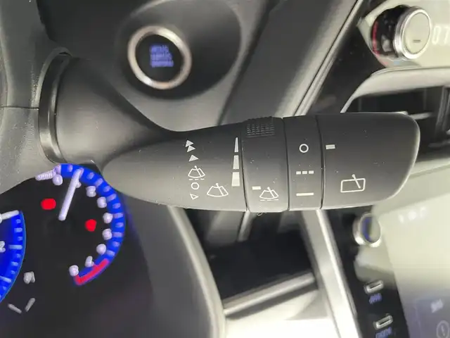 トヨタ カローラ クロス Z 富山県 2023(令5)年 2.4万km アティチュードブラックマイカ ワンオーナー/ルーフレール/9インチディスプレイオーディオ(AM/FM/BT/USB)/フルセグTV/バックカメラ/レーダークルーズコントロール/衝突軽減ブレーキ/レーンキープアシスト/ビルトインETC/電子パーキングブレーキ/オートブレーキホールド/オートマチックハイビーム/オートライト/前後コーナーセンサー/電動リアゲート/LEDヘッドライト/前席シートヒーター/パワーシート/スペアキー1本/プッシュスタート/取扱説明書