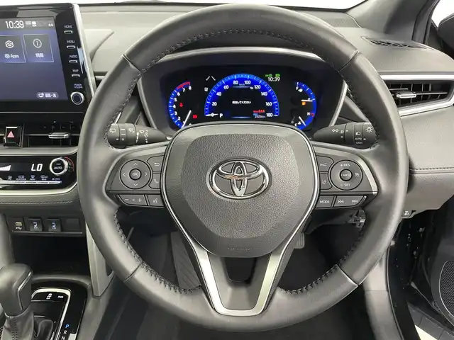 トヨタ カローラ クロス Z 富山県 2023(令5)年 2.4万km アティチュードブラックマイカ ワンオーナー/ルーフレール/9インチディスプレイオーディオ(AM/FM/BT/USB)/フルセグTV/バックカメラ/レーダークルーズコントロール/衝突軽減ブレーキ/レーンキープアシスト/ビルトインETC/電子パーキングブレーキ/オートブレーキホールド/オートマチックハイビーム/オートライト/前後コーナーセンサー/電動リアゲート/LEDヘッドライト/前席シートヒーター/パワーシート/スペアキー1本/プッシュスタート/取扱説明書