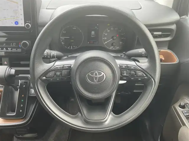 トヨタ シエンタ ハイブリッド G 道央・札幌 2024(令6)年 2万km ホワイトパールクリスタルシャイン ・４WD/・衝突軽減ブレーキ/・寒冷地仕様/・純正ディスプレイオーディオ/　BT＆USB＆TV/・バックカメラ/・両側パワースライドドア/・コーナーセンサー/・レーダークルーズコントロール/・レーンキープアシスト/・ブラインドスポットモニター/・ミラーヒーター/・オートエアコン/・オートライト/・ビルトインETC/・ステアリングスイッチ/・ハンズフリー/・オートリトラミラー/・ワイパー熱線/・フロアマット/・ウィンカーミラー/・LEDヘッドライト/・スペアキー