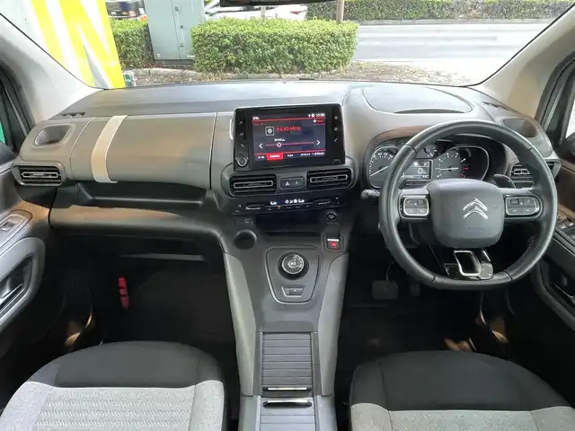 シトロエン ベルランゴ シャイン 静岡県 2021(令3)年 4.2万km サーブル 衝突軽減B /BSM /レーンアシスト　/インテリジェントハイビーム　/パーキングセンサー　/ディスプレイオーディオ　/全方位カメラ　/ステアリングスイッチ  /パドルシフト  /純正ブラック16インチAW/スマートキー  /スペアキー  /保証書　