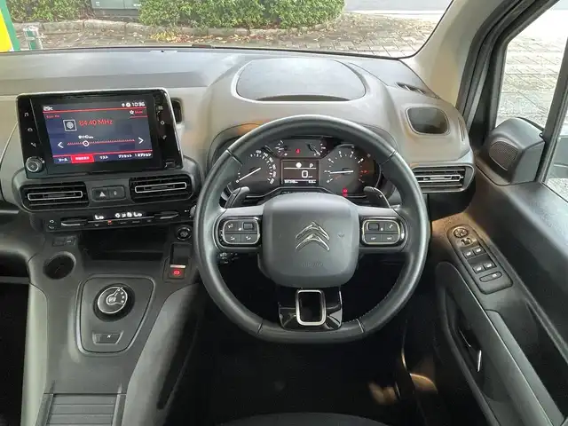 シトロエン ベルランゴ シャイン 静岡県 2021(令3)年 4.2万km サーブル 衝突軽減B /BSM /レーンアシスト　/インテリジェントハイビーム　/パーキングセンサー　/ディスプレイオーディオ　/全方位カメラ　/ステアリングスイッチ  /パドルシフト  /純正ブラック16インチAW/スマートキー  /スペアキー  /保証書　