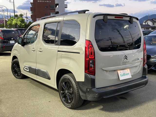 シトロエン ベルランゴ シャイン 山口県 2021(令3)年 4.2万km サーブル 衝突軽減B /BSM /レーンアシスト　/インテリジェントハイビーム　/パーキングセンサー　/ディスプレイオーディオ　/全方位カメラ　/ステアリングスイッチ  /パドルシフト  /純正ブラック16インチAW/スマートキー  /スペアキー  /保証書　