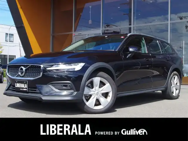ボルボ Ｖ６０ クロスカントリー B5 AWD 岐阜県 2021(令3)年 2.9万km 黒 City Safety（衝突回避被害軽減ブレーキシステム）/歩行者、サイクリスト、大型動物検知機能（夜間含む）/右折時対向車検知機能/対向車対応機能/ステアリングサポート（衝突回避支援機能）/オンカミングレーンミティゲーション（対向車線衝突回避支援）/レーンキーピングエイド/ドライバーアラートコントロール/ロードサインインフォメーション/道路逸脱回避支援機能/車線維持支援機能/アダプティブクルーズコントロール）/後車衝突回避支援機能付ブラインドスポットインフォメーションシステム）/クロストラフィックアラート/被追突時警告機能/クライメートパッケージ　/フロントシートヒーター　/ステアリングホイールヒーター　 /リアシートヒーター　/パワーシートパッケージ/助手席パワーシート/助手席シートメモリー機能  /電動クッションエクステンション　/電動ランバーサポート /４ゾーンフルオートマチックエアコンディショナー/３６０度ビューカメラ　/フルアクティブハイビーム　/フルセグＴＶ　/ＨＤＤナビゲーションシステム/Bluetooth/Apple CarPlay、Android Auto