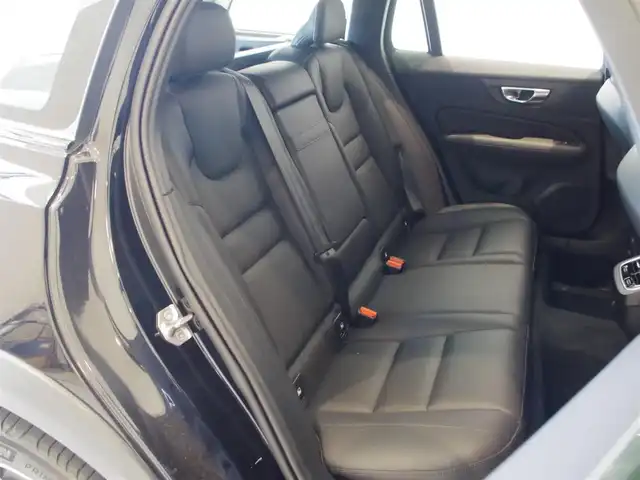 ボルボ Ｖ６０ クロスカントリー B5 AWD 岐阜県 2021(令3)年 2.9万km 黒 City Safety（衝突回避被害軽減ブレーキシステム）/歩行者、サイクリスト、大型動物検知機能（夜間含む）/右折時対向車検知機能/対向車対応機能/ステアリングサポート（衝突回避支援機能）/オンカミングレーンミティゲーション（対向車線衝突回避支援）/レーンキーピングエイド/ドライバーアラートコントロール/ロードサインインフォメーション/道路逸脱回避支援機能/車線維持支援機能/アダプティブクルーズコントロール）/後車衝突回避支援機能付ブラインドスポットインフォメーションシステム）/クロストラフィックアラート/被追突時警告機能/クライメートパッケージ　/フロントシートヒーター　/ステアリングホイールヒーター　 /リアシートヒーター　/パワーシートパッケージ/助手席パワーシート/助手席シートメモリー機能  /電動クッションエクステンション　/電動ランバーサポート /４ゾーンフルオートマチックエアコンディショナー/３６０度ビューカメラ　/フルアクティブハイビーム　/フルセグＴＶ　/ＨＤＤナビゲーションシステム/Bluetooth/Apple CarPlay、Android Auto