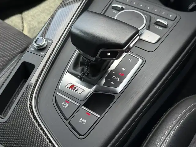 アウディ Ｓ５ スポーツバック 静岡県 2017(平29)年 4万km 白 ハーフレザーシート /BANG&OLUFSEN/BSM/バーチャルコックピット/電動リアゲート/MMI/(CD/DVD/Bluetooth/フルセグ)/バックカメラ/ACC/LKA/パーキングエイド/パワーシート/シートヒーター/アドバンストキー/ETC/ドライブレコーダー/純正フロアマット/純正19インチアルミホイール/保証書/取説/スペアキー