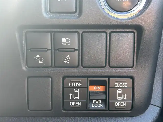トヨタ ヴォクシー ZS 煌Ⅲ 栃木県 2020(令2)年 3.7万km ブラック トヨタセーフティセンス/ALPINE9インチナビ/フルセグTV/DVD/Bluetooth/HDMI/ALPINEフリップダウンモニター/バックカメラ/ETC/ナビ連動ドライブレコーダー/両側パワースライドドア/ハーフレザーシート/クルーズコントロール/ステアリングリモコン/LEDオートライト/フォグランプ/オートハイビーム/シートバックテーブル/ロールサンシェード/スマートキー×2/アイドリングストップ
