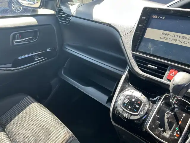 トヨタ ヴォクシー ZS 煌Ⅲ 栃木県 2020(令2)年 3.7万km ブラック トヨタセーフティセンス/ALPINE9インチナビ/フルセグTV/DVD/Bluetooth/HDMI/ALPINEフリップダウンモニター/バックカメラ/ETC/ナビ連動ドライブレコーダー/両側パワースライドドア/ハーフレザーシート/クルーズコントロール/ステアリングリモコン/LEDオートライト/フォグランプ/オートハイビーム/シートバックテーブル/ロールサンシェード/スマートキー×2/アイドリングストップ