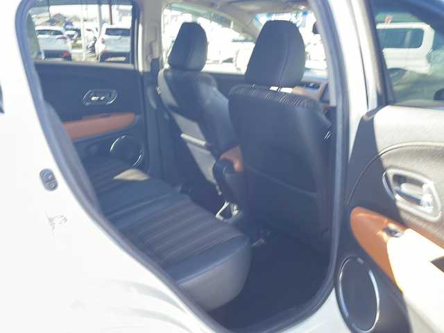 ホンダ ヴェゼル ハイブリッド Z 熊本県 2014(平26)年 12万km ホワイトオーキッドパール (株)IDOMが運営する【じしゃロン熊本店】の自社ローン専用車両になります。/こちらは現金またはオートローンご利用時の価格です。自社ローンご希望の方は別途その旨お申付け下さい/純正ナビ（ワンセグ　ＣＤ　ＢＴ）　/バックカメラ　/クルーズコントロール　/シティブレーキアクティブシステム　/ＥＴＣ　/ＬＥＤヘッドライト　/ルーフレール　/パドルシフト　/Ｗ＋サイドエアバッグ　/カーテンエアバッグ