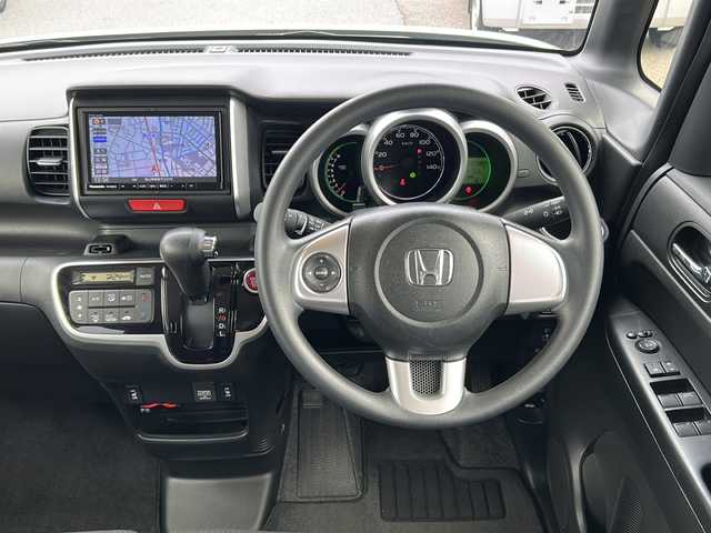 ホンダ Ｎ ＢＯＸ G L SSパッケージ 富山県 2015(平27)年 5.6万km プレミアムホワイトパールⅡ 禁煙車/純正ナビ/両側電動スライドドア/４ＷＤ/バックカメラ/スマートキー/シートヒーター/ドライブレコーダー/電動格納ミラー/アイドリングストップ/ＥＴＣ/プッシュスタート/スペアキー/純正フロアマット