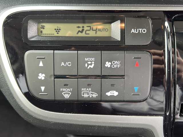 ホンダ Ｎ ＢＯＸ G L SSパッケージ 富山県 2015(平27)年 5.6万km プレミアムホワイトパールⅡ 禁煙車/純正ナビ/両側電動スライドドア/４ＷＤ/バックカメラ/スマートキー/シートヒーター/ドライブレコーダー/電動格納ミラー/アイドリングストップ/ＥＴＣ/プッシュスタート/スペアキー/純正フロアマット