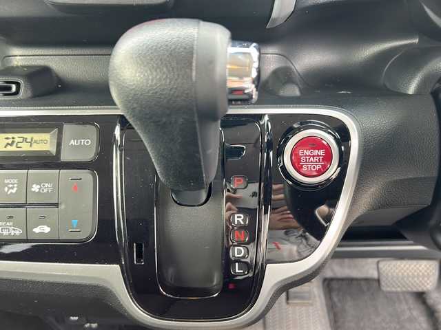 ホンダ Ｎ ＢＯＸ G L SSパッケージ 富山県 2015(平27)年 5.6万km プレミアムホワイトパールⅡ 禁煙車/純正ナビ/両側電動スライドドア/４ＷＤ/バックカメラ/スマートキー/シートヒーター/ドライブレコーダー/電動格納ミラー/アイドリングストップ/ＥＴＣ/プッシュスタート/スペアキー/純正フロアマット